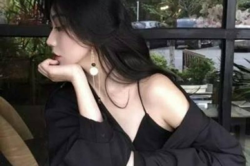 看宋雨琦穿短裙出席活动对长辈90度鞠躬才懂她火都是有原因的